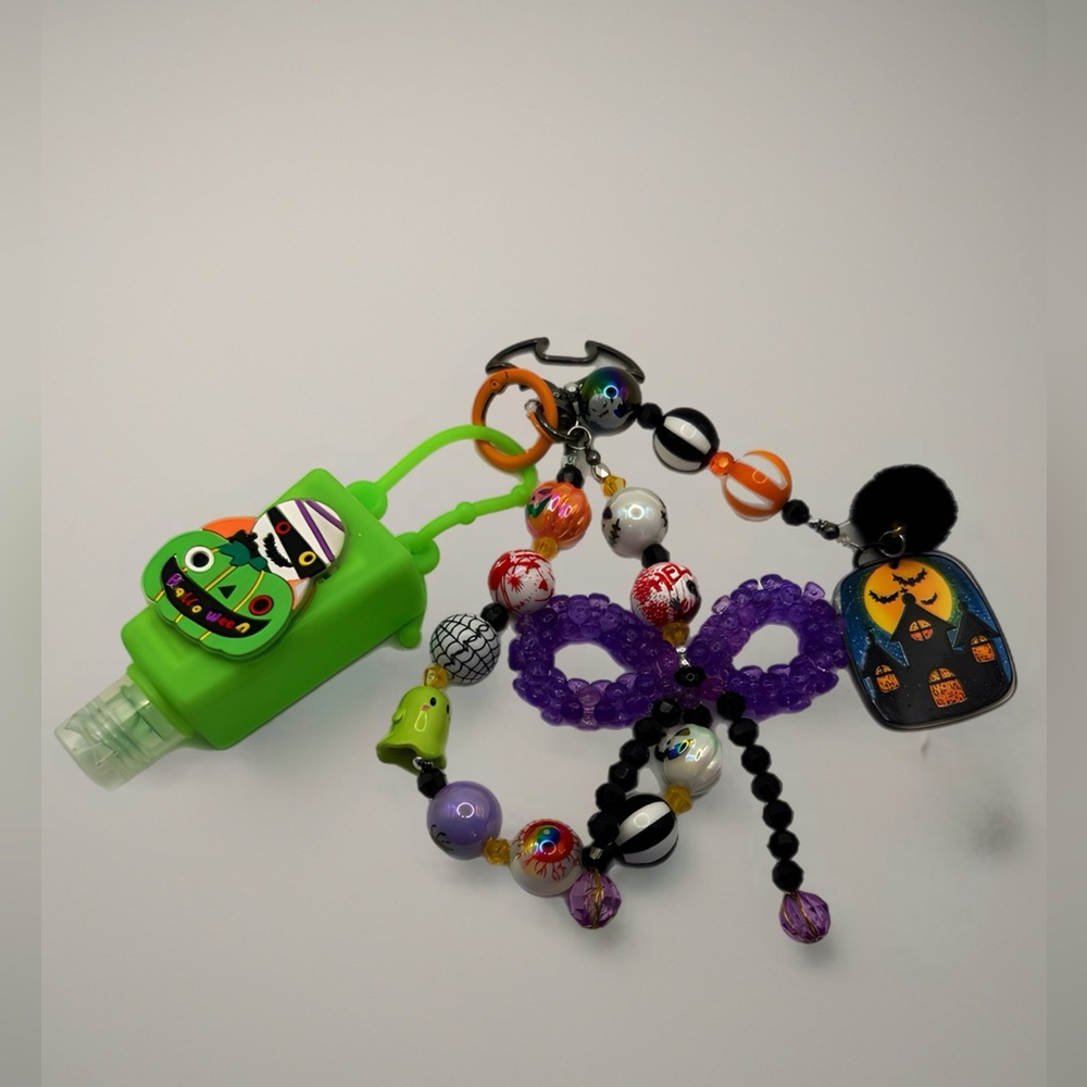 🎃 Handmade Halloween Beaded Keychain Charm 👻